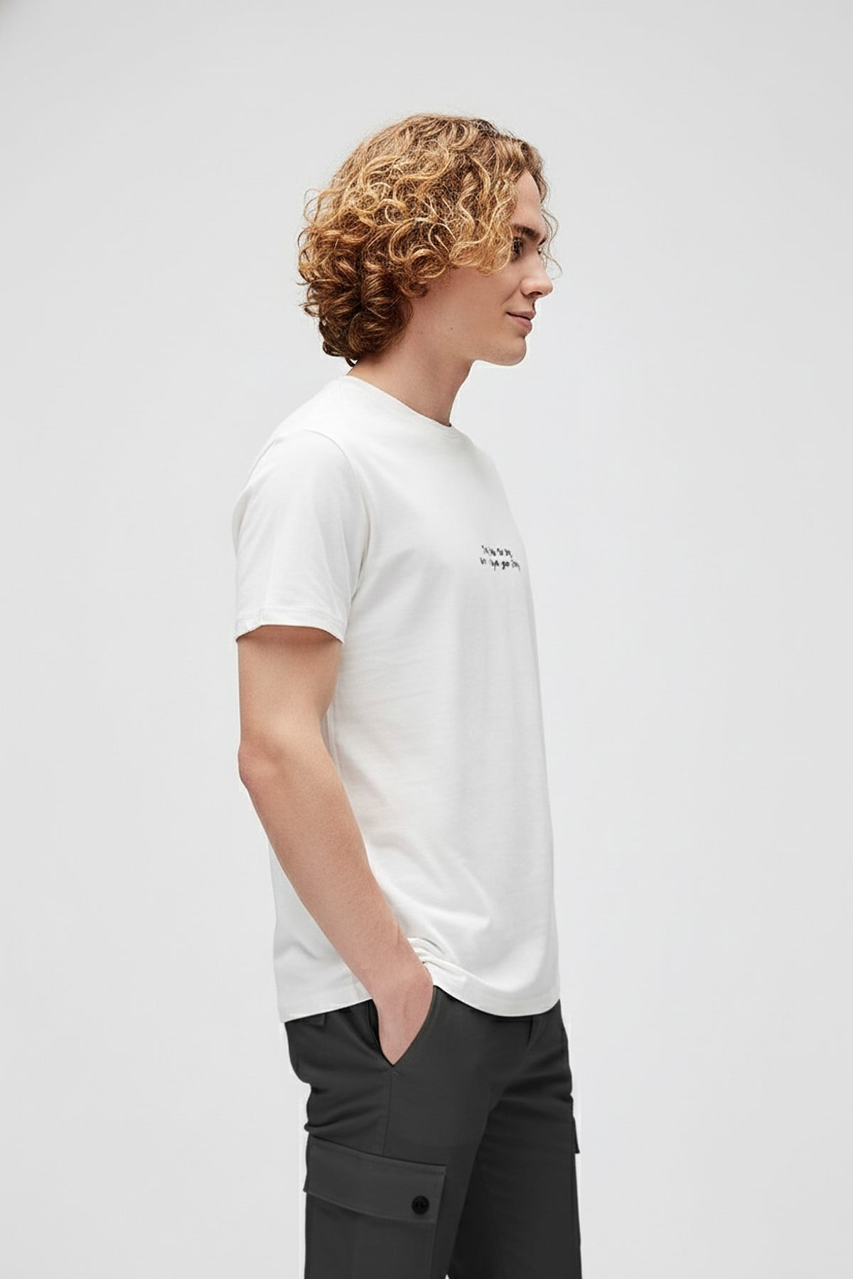 BadBear Too Shy Beyaz Erkek Baskılı Tişört %100 pamuk 