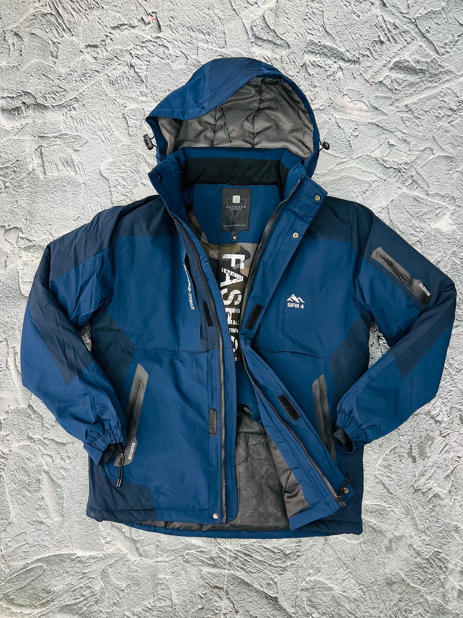 Sıfır4 Kar Montu  -30 dereceye kadar sıcak tutar. Yağmur su rüzgar geçirmez.